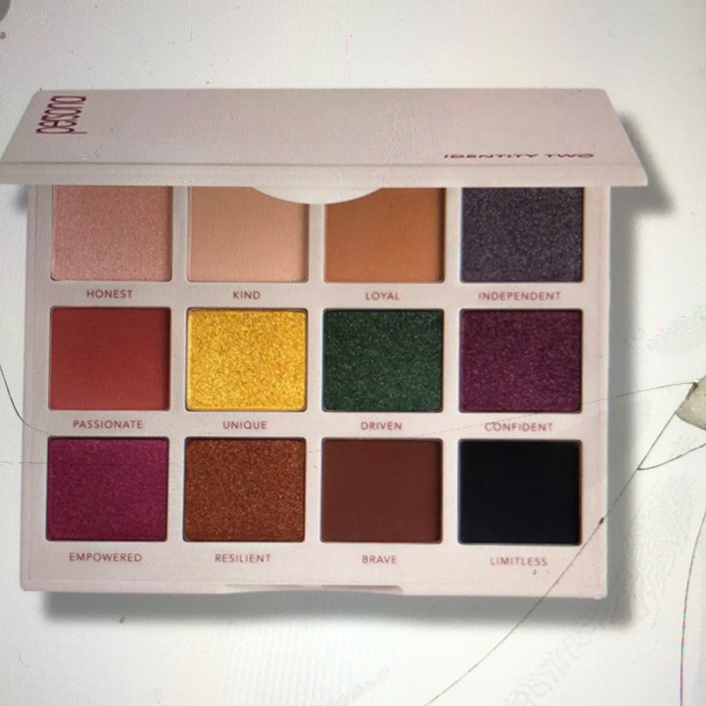 Persona Identity Two Eyeshadow palette NEW 🌸